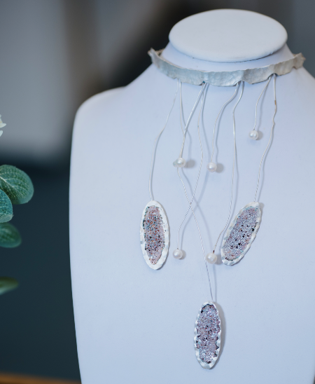 PEARLS FALL  -Chokker